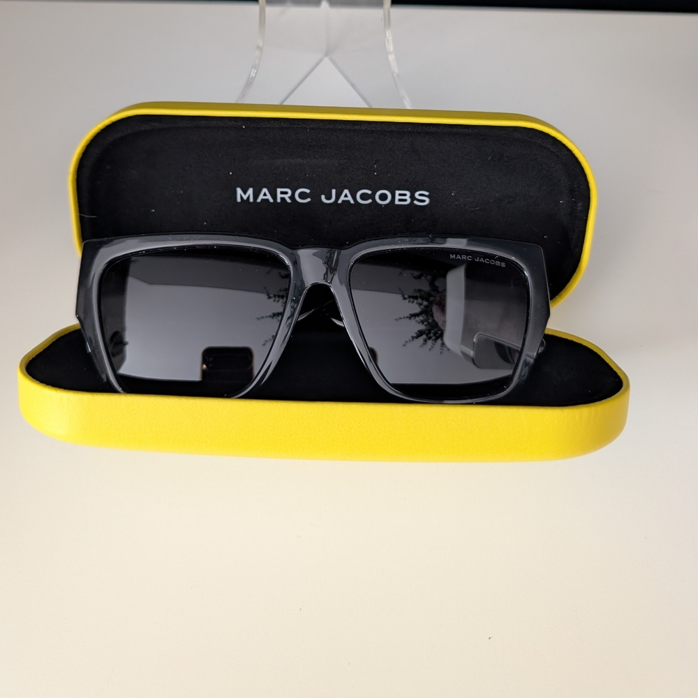 Marc Jacobs Black Sunglasses and Case